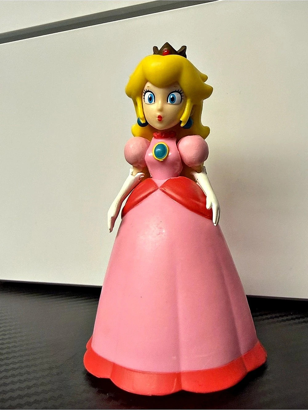 Nintendo Princess Peach Figure Pink